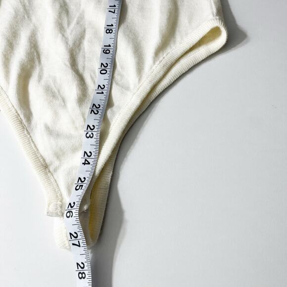 ASOS Women’s Long Sleeves Knit White Bodysuit Sz 2 Scoop Neck Front/Back - Picture 9 of 9